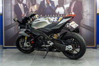 APRILIA RSV4 **POCOS KM**LINEA AKRAPOVIC**CARBONO**