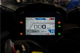 APRILIA RSV4 **POCOS KM**LINEA AKRAPOVIC**CARBONO**