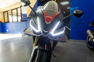 APRILIA RSV4 **POCOS KM**LINEA AKRAPOVIC**CARBONO**