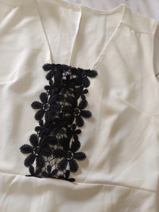 Vestido blanco con encaje negro Talla M-L