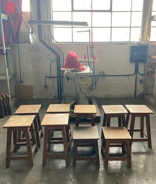 Taburetes antiguos de madera