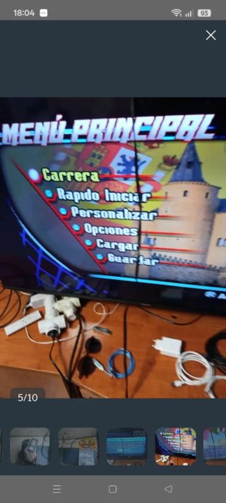 PlayStation 2 con controller di gioco e alimentatore