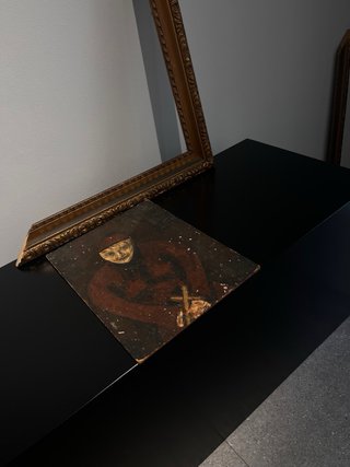 figura devocional sobre tabla