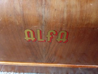 Máquina de coser Alfa antigua