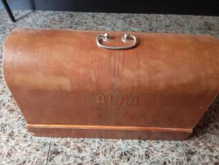 Máquina de coser Alfa antigua