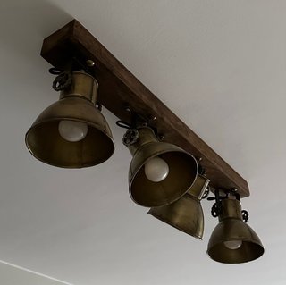 Lámpara madera y latón techo/mural