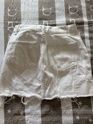 Falda vaquera blanca desgastada