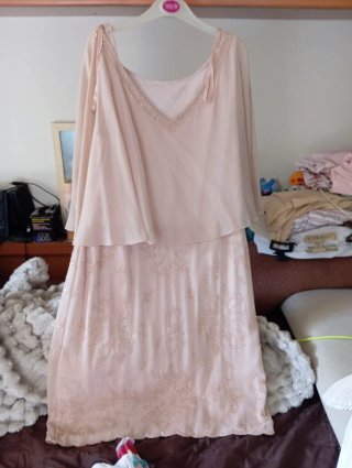 Vestido de fiesta beige y dorado