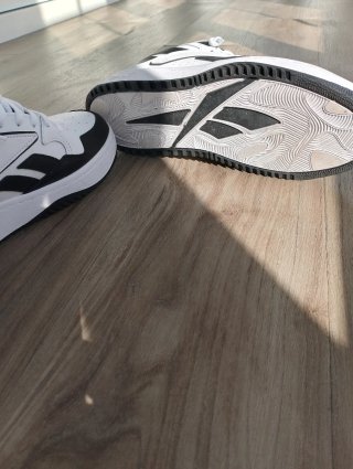 Zapatillas Reebok Talla 44 Blancas y Negras