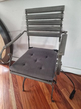 Mesa redonda metal y 3 sillas jardín para interior