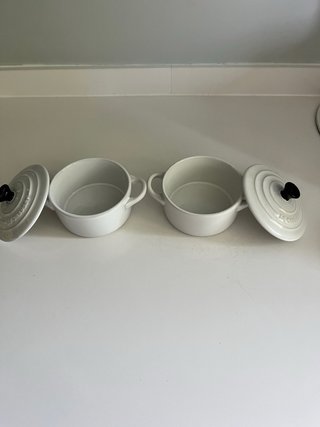 2 Le Creuset Mini Cocotte Blancas