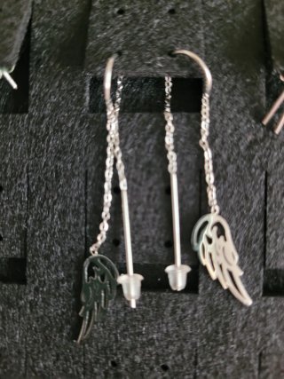 Pendientes cadena alas de ángel plateados