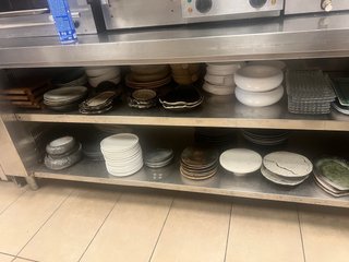 Estantería metálica cocina platos accesorios