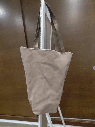 Bolso de piel beige y dorado