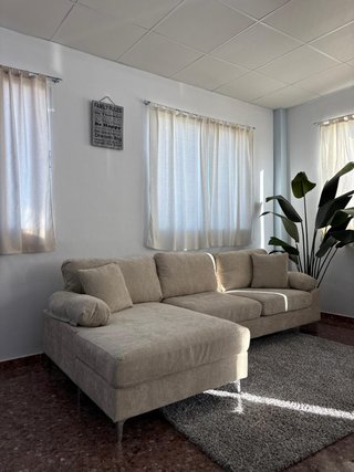 Sofá moderno con chaise longue disponible en ambos