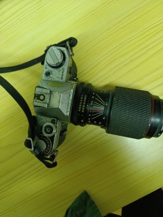 Cámara Canon con lente 52mm