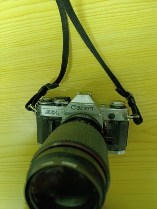 Cámara Canon con lente 52mm