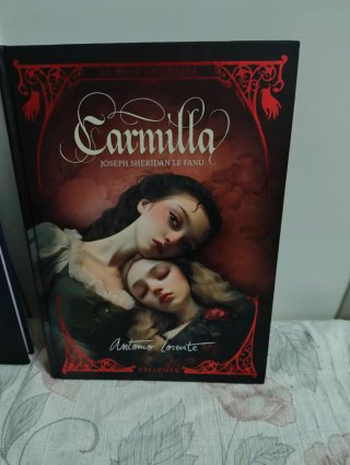 Lote libros Edelvives. La Sirenita. Carmilla.