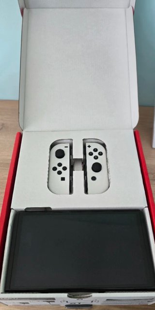 Nintendo Switch OLED Blanca + 2 Juegos + Funda