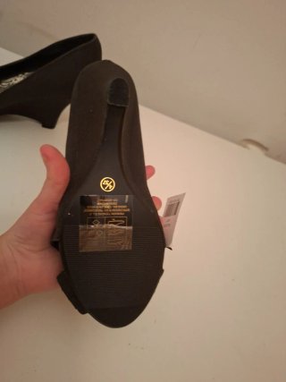 Sandalias negras de cuña