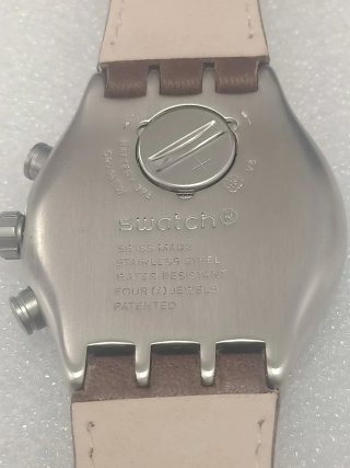 Reloj Swatch Irony Chrono Marrón y Negro