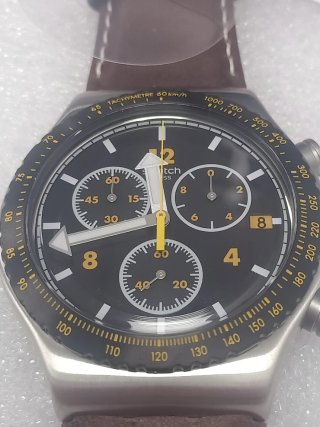 Reloj Swatch Irony Chrono Marrón y Negro