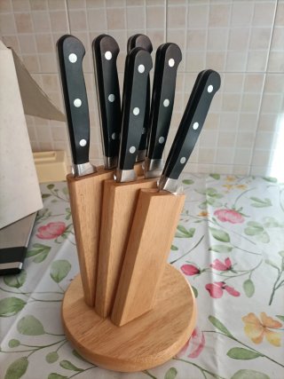 Ceppo portacoltelli in legno con 6 coltelli INOXPR