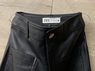 Pantalones efecto piel negros nuevos