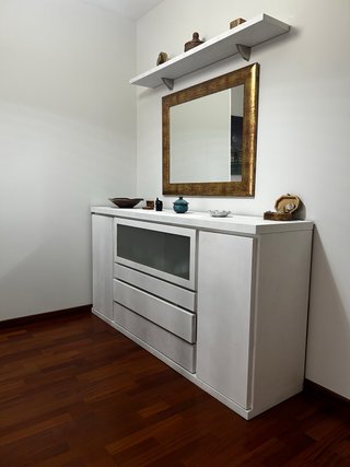 Buffet Salón blanco de madera y cristal