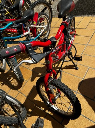 Bicicleta infantil roja