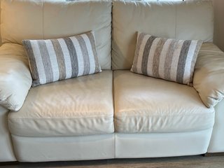 Sofá de piel de 2 plazas beige