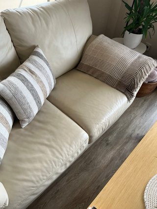 Sofá de piel de 2 plazas beige