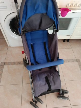 Silla de paseo plegable azul y gris