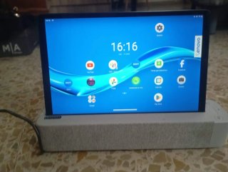 Tableta Lenovo TB con soporte