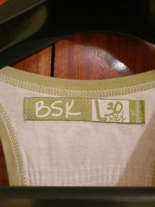 Camiseta BSK flores verde y blanco