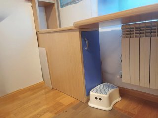 Mesa escritorio y estantería