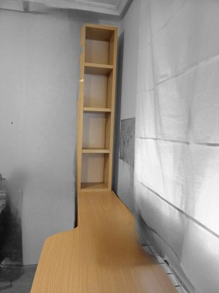 Mesa escritorio y estantería