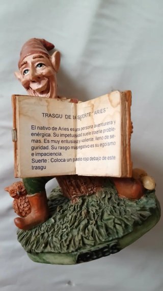 Figuras 3  trasgus con Libros.