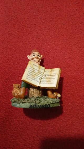 Figuras 3  trasgus con Libros.