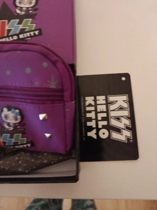 Cartera Hello Kitty Morada con Tachuelas