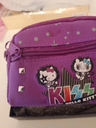 Cartera Hello Kitty Morada con Tachuelas