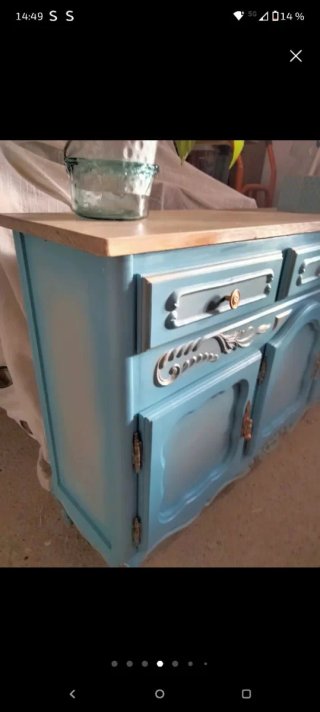 Mueble recibidor azul y dorado
