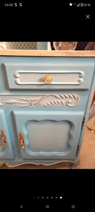 Mueble recibidor azul y dorado