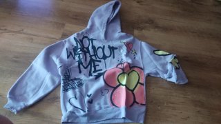 Sudadera graffiti rosa y morada