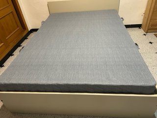 Cama doble con colchón como nuevo