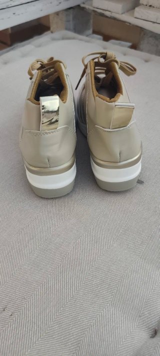 Zapatillas deportivas mujer beige y oro