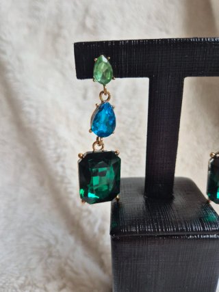 Pendientes largos con gemas