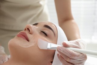 PEELING FACIAL: DESPIDETE DE IMPERFECCIONES