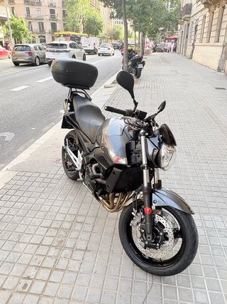 Suzuki GSR 600 Gris