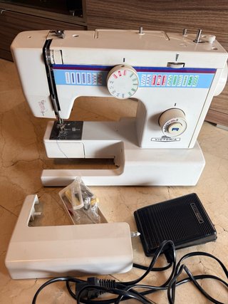 Máquina de coser Victoria 364